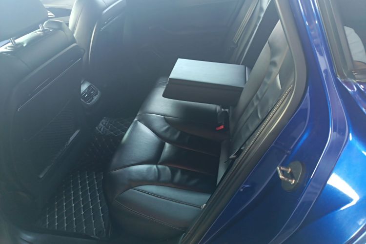 红旗H5 2018款 30TD 智联韵动版中控内饰7004