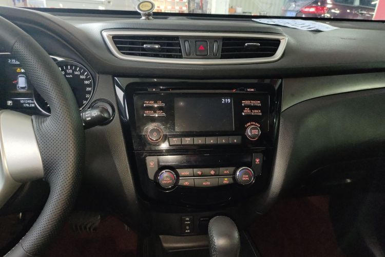 日产 奇骏 2014款 2.0L CVT舒适版 2WD中控内饰16