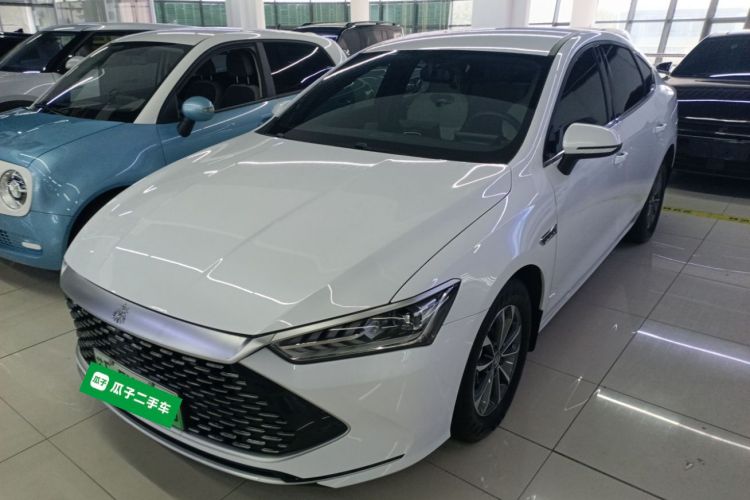 比亚迪 秦PLUS 2024款 荣耀版 DM-i 55KM领先型车身外观1