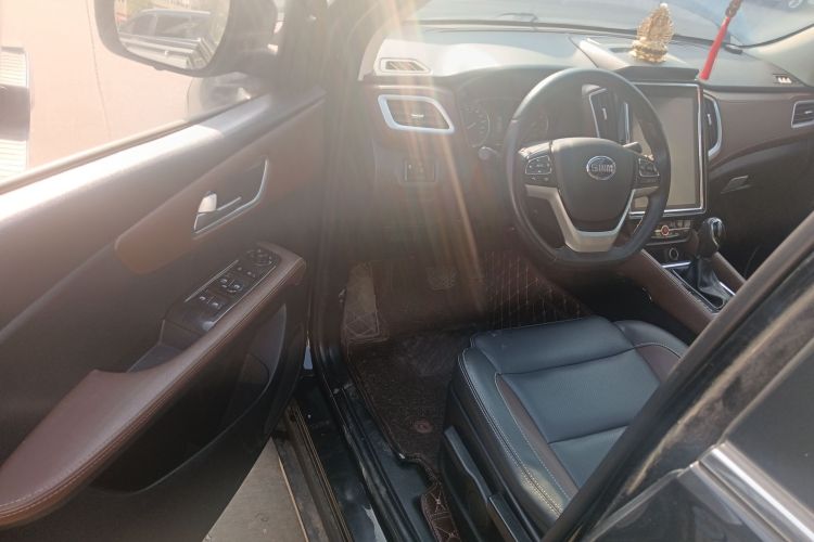 SWM斯威汽车 SWM斯威X7 2017款 1.5T 自动智享型 7座中控内饰20