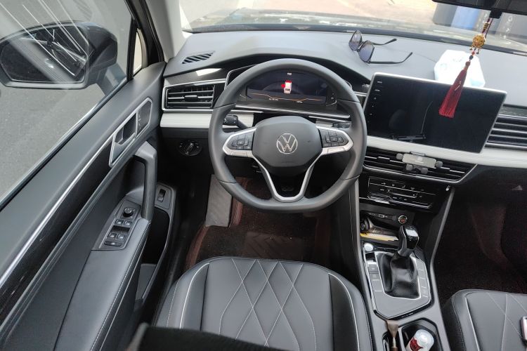 大众 途观L 2025款 出众款 300TSI 自动两驱龙腾版中控内饰13