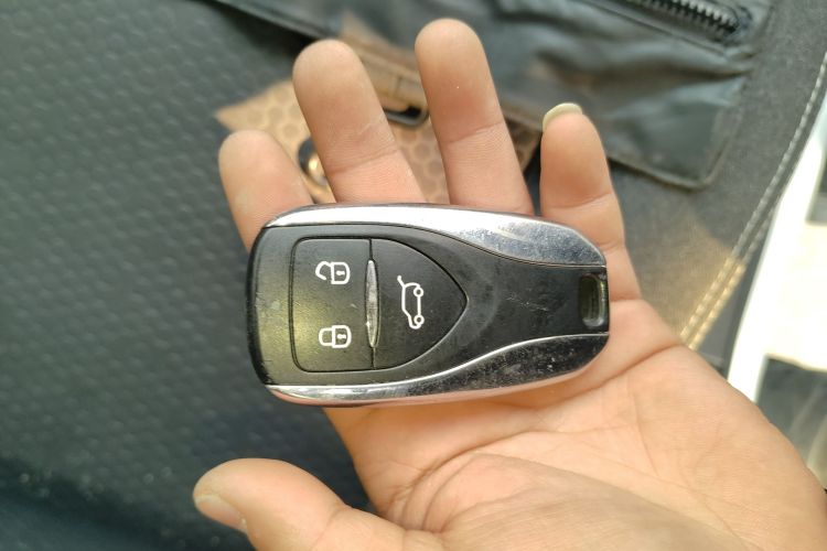 大运 悦虎 2022款 30.66kWh 两驱标准版中控内饰11