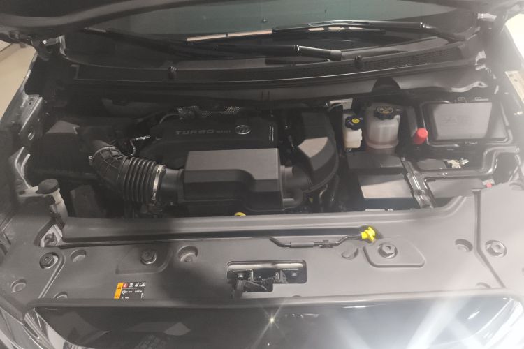 别克GL8 2023款 改款 陆上公务舱 豪华型机舱底盘24