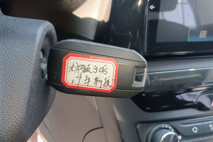 标致308 2016款 1.6L 手动时尚版中控内饰11