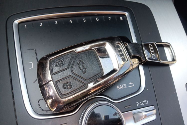 奥迪Q5L 2020款 改款 40 TFSI 荣享时尚型中控内饰11