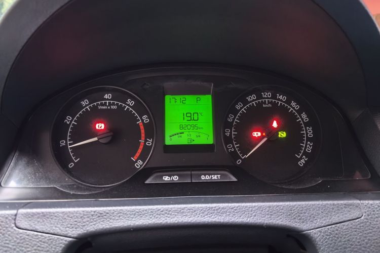 斯柯达 昕锐 2016款 1.6L 自动前行版中控内饰14