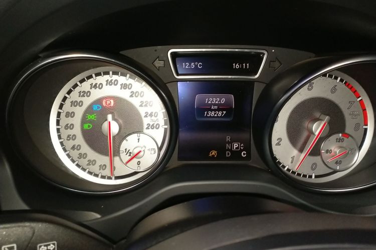 奔驰GLA 2016款 GLA 220 4MATIC 时尚型中控内饰14