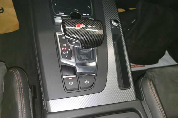 奥迪Q5L 2020款 45 TFSI 尊享运动型中控内饰18