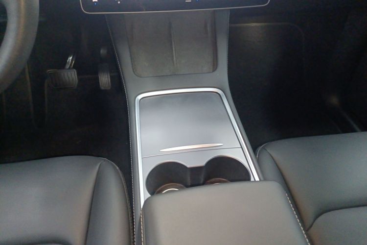 特斯拉 Model Y 2021款 长续航全轮驱动版中控内饰18