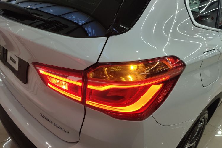 宝马X1 2019款 xDrive20Li 尊享型车身外观6006