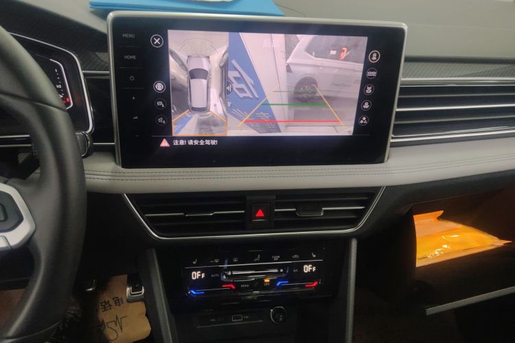 大众 途观L 2024款 出众款 330TSI 自动两驱R-Line龙耀版中控内饰16