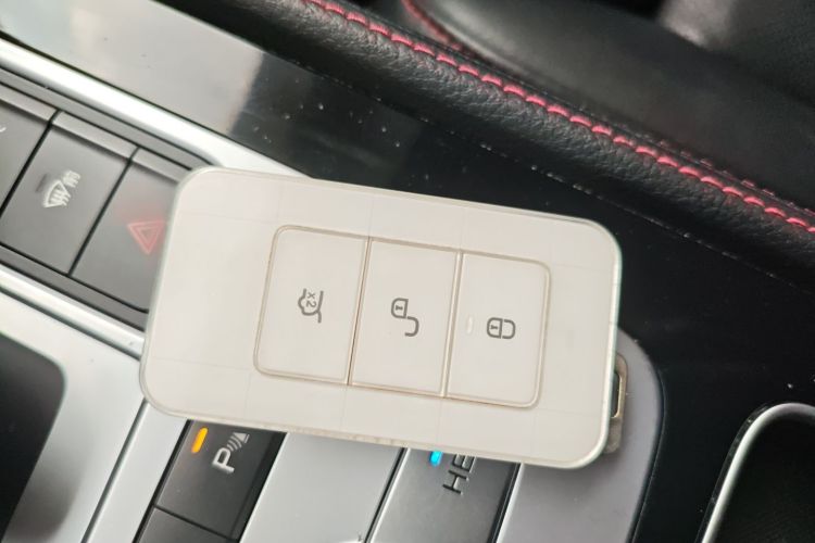 比亚迪 唐新能源 2018款 DM 2.0T 全时四驱智联创领型 7座 国V中控内饰7001