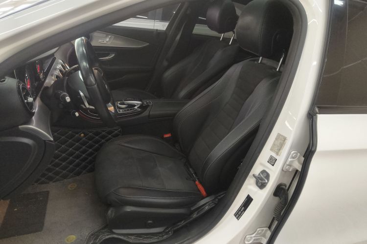 奔驰E级 2017款 改款 E 300 运动型中控内饰19