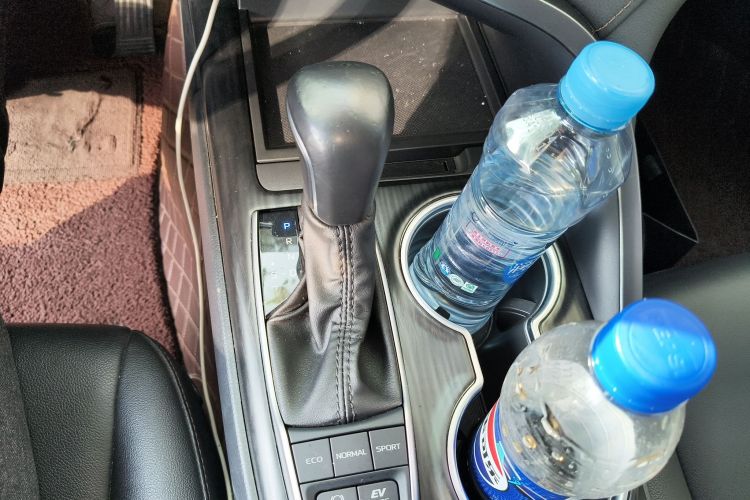 丰田 凯美瑞 2021款 双擎 2.5HG 豪华版中控内饰18