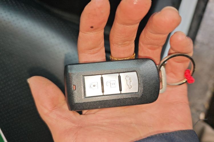 三菱 欧蓝德 2016款 2.4L 四驱豪华版 7座中控内饰11