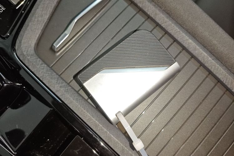 领克03 2025款 2.0TD DCT冠军版Pro中控内饰7001