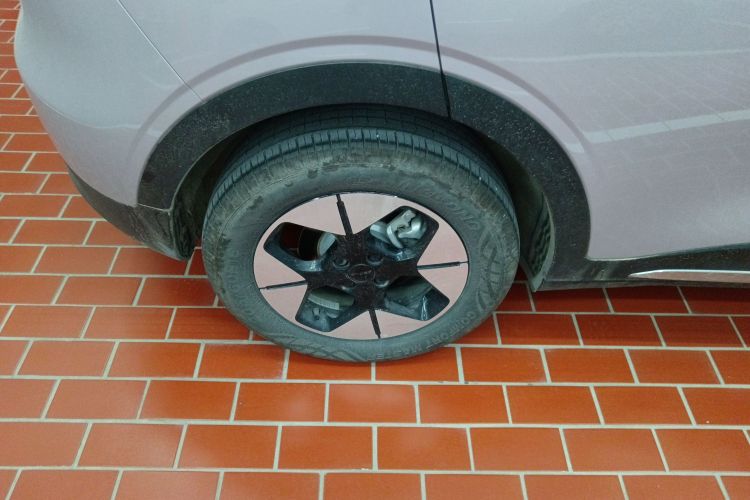 吉利银河 星愿 2025款 UP 410km 探索版车身外观6008