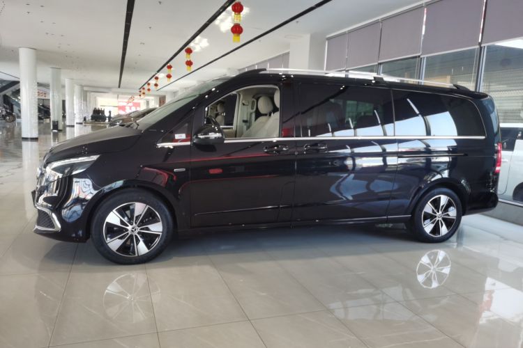 奔驰V级 2022款 V 260 L 长轴距尊贵版车身外观4