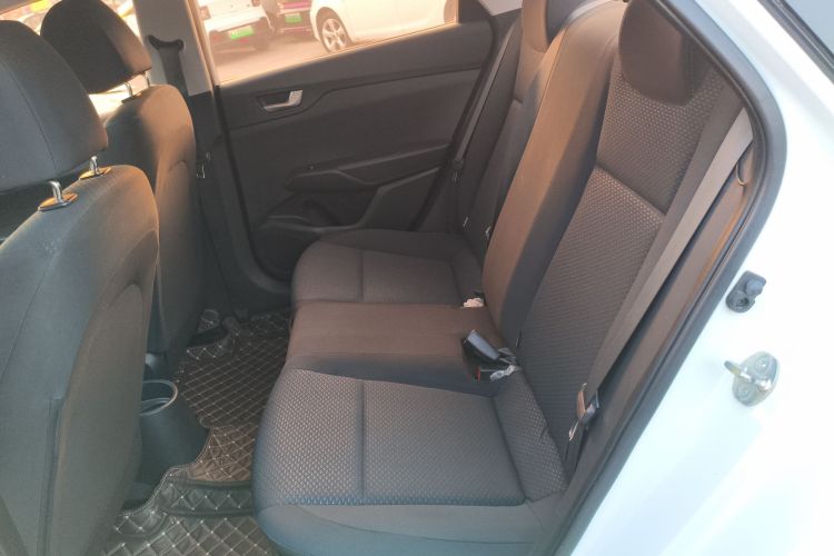 现代 悦纳 2016款 1.4L 手动炫酷版GLS中控内饰21