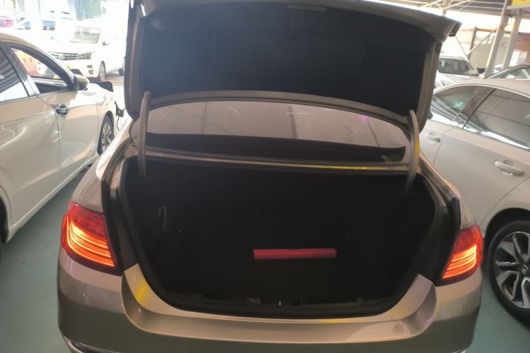 宝马5系 2014款 525Li 豪华设计套装局部细节23