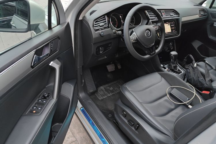 大众 途观L 2018款 280TSI 自动两驱舒适版中控内饰20