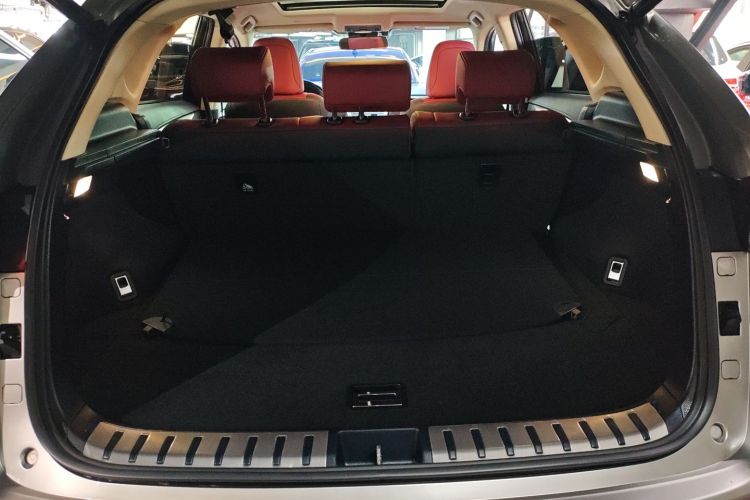 雷克萨斯NX 2020款 300h 前驱 锋尚版 国VI机舱底盘23