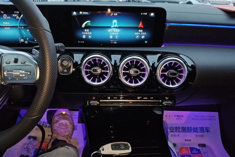 奔驰A级 2022款 改款三 A 200 L 运动轿车时尚型局部细节16