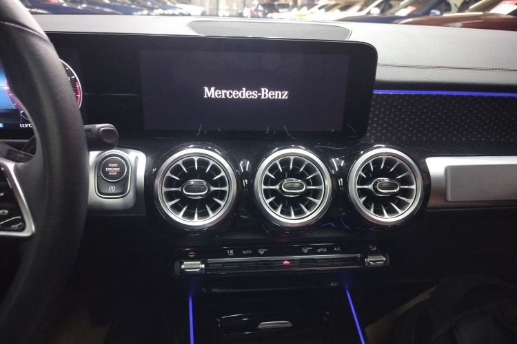 奔驰GLB 2024款 改款 GLB 220 时尚型局部细节16