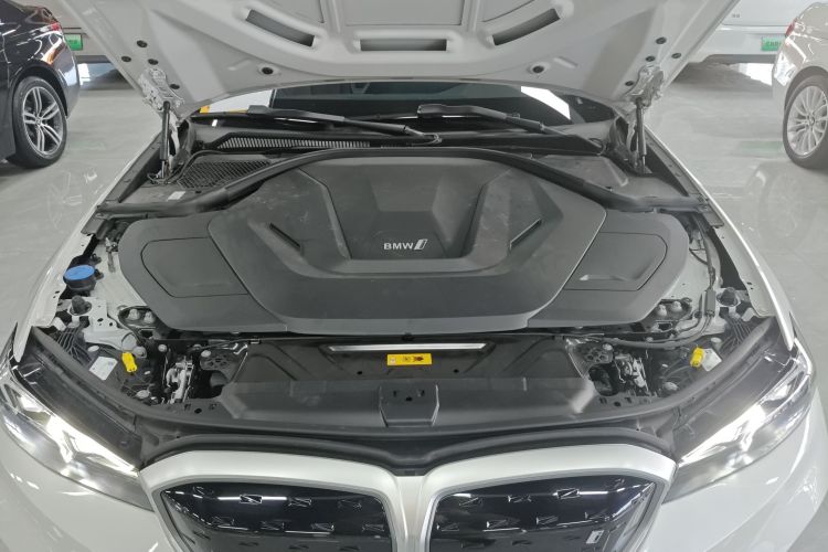宝马i3 2022款 eDrive 35 L机舱底盘24