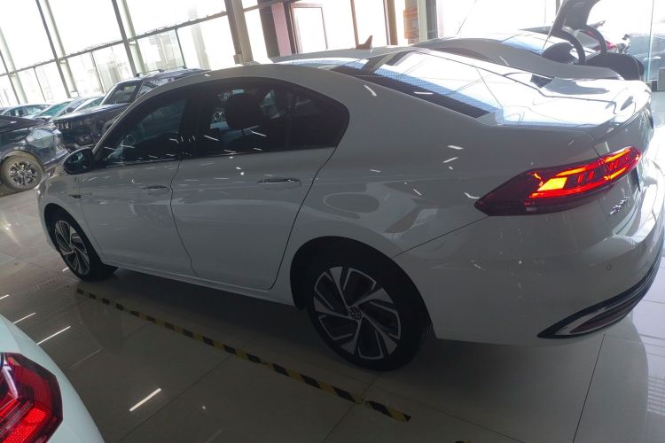 大众 宝来 2023款 300TSI DSG尊行版车身外观4