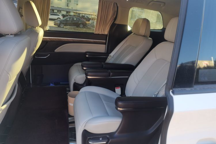 广汽传祺 传祺M8 2021款 大师系列 390T 尊贵版中控内饰21