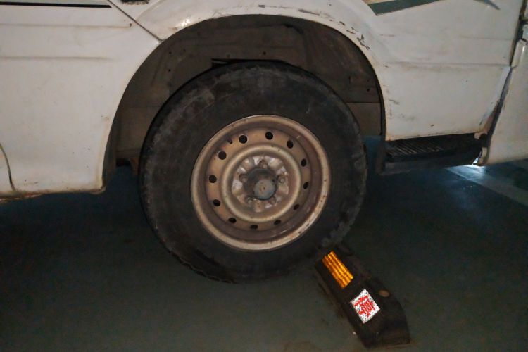 金杯 海狮 2014款 2.0L第五代动力王舒适型V19车身外观10