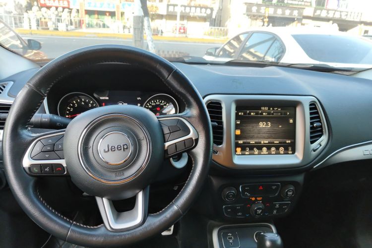 Jeep 指南者 2017款 200T 自动家享版中控内饰12