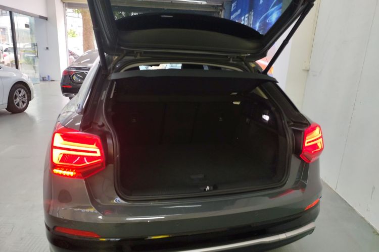 奥迪Q2L 2020款 35 TFSI 进取动感型机舱底盘23