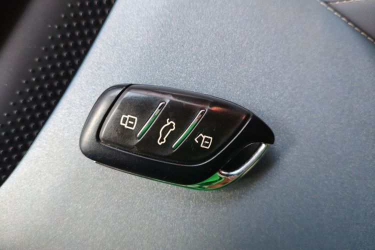 飞凡汽车 飞凡ER6 2020款 620km 智享版中控内饰11