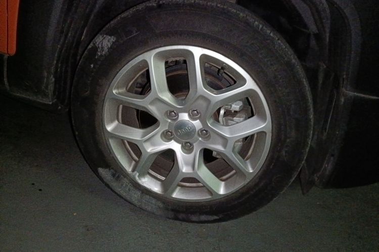 Jeep 自由侠 2018款 互联大屏版 180T 自动高能版车身外观6007