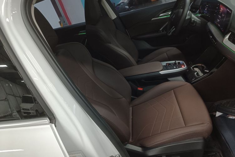 宝马iX1 2023款 eDrive25L M运动套装中控内饰41