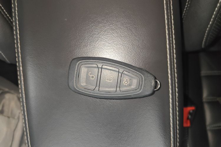 福特 翼虎 2017款 EcoBoost 245 四驱尊翼型中控内饰7001