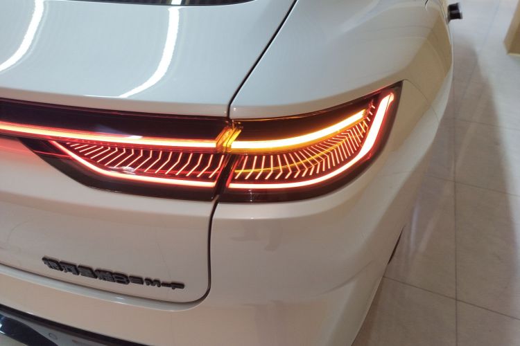 吉利银河 银河星耀8 2025款 130km EM-P 星舰版车身外观9