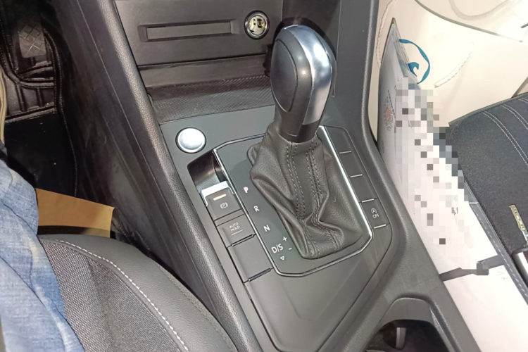 大众 途观L 2023款 330TSI 自动两驱舒享版中控内饰18