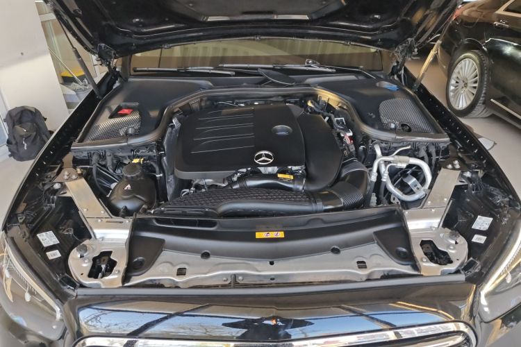 奔驰E级 2023款 E 260 L 4MATIC机舱底盘24