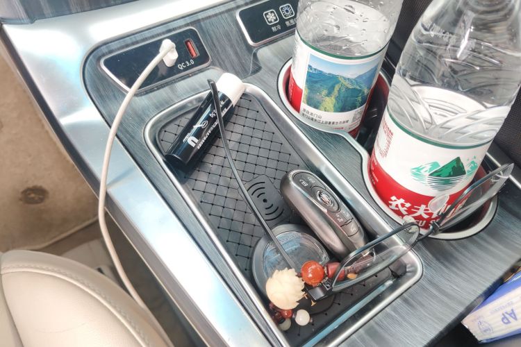 别克GL8 2021款 Avenir艾维亚 七座亲礼版中控内饰11