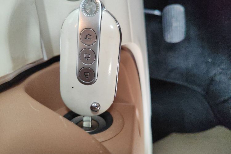 五菱汽车 宏光MINIEV 2024款 第三代 215km 进阶版中控内饰7001