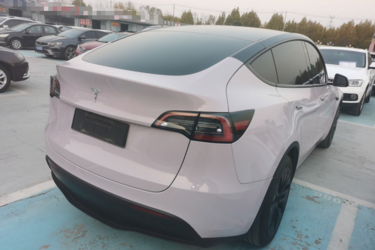 特斯拉 Model Y 2023款 后轮驱动版车身外观7