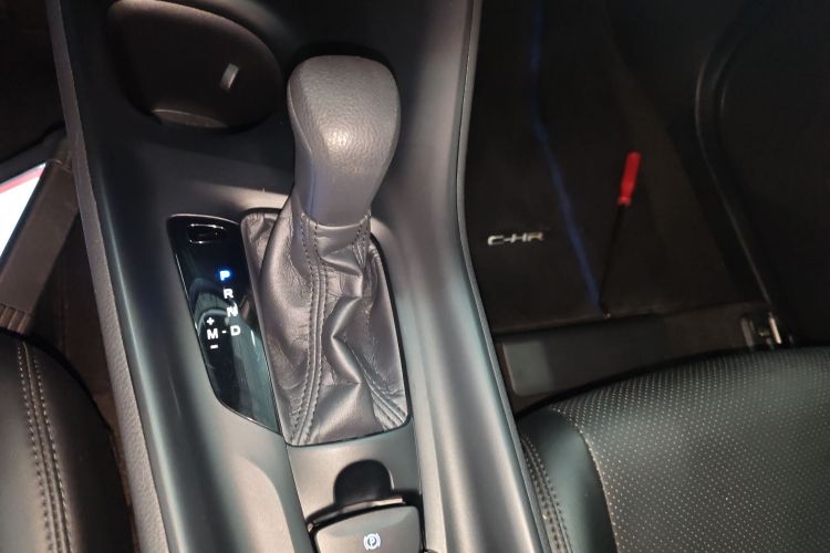 丰田C-HR 2022款 2.0L 舒适版中控内饰18