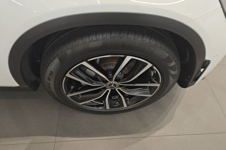 奔驰GLC 2021款 GLC 260 L 4MATIC 豪华型车身外观10