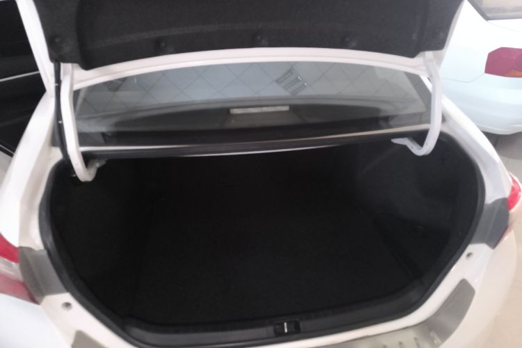 丰田 卡罗拉 2014款 1.6L CVT GL机舱底盘23