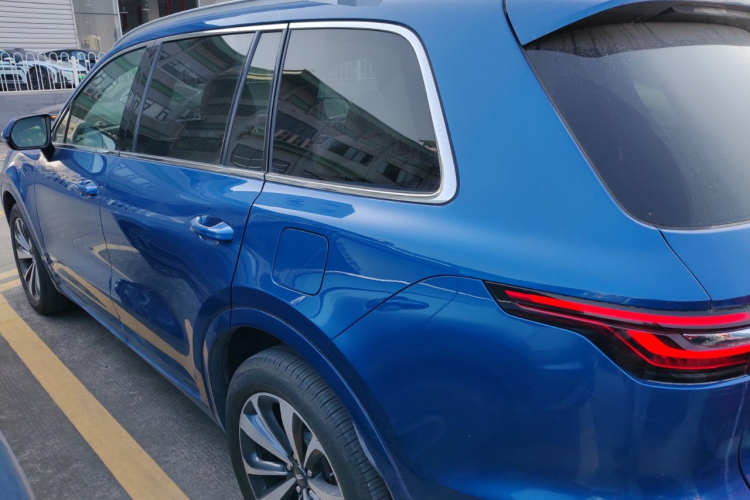 理想汽车 理想ONE 2020款 增程7座版车身外观4