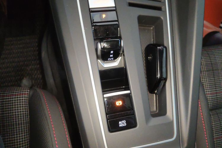 大众 高尔夫GTI 2023款 380TSI DSG GTI中控内饰18