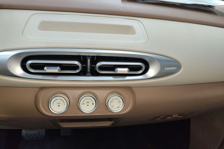 五菱汽车 宏光MINIEV 2025款 四门版 进阶款中控内饰16